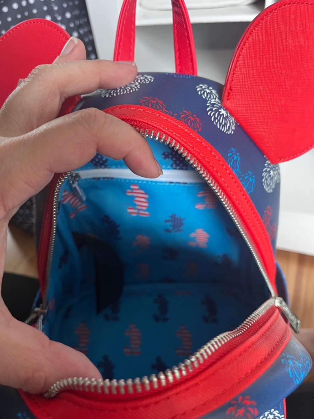 Loungefly Patriotic Mickey Backpack NWT - Picture 8 of 9